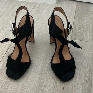 Black like new halston look like Loubiton